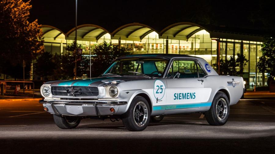  Ford Mustang Siemens Autonomous Car 1965 года  (фото 8 из 14)